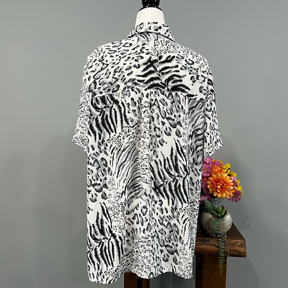 For Me Short Sleeve Blouse with Shoulder Pads - Picture 5 of 14